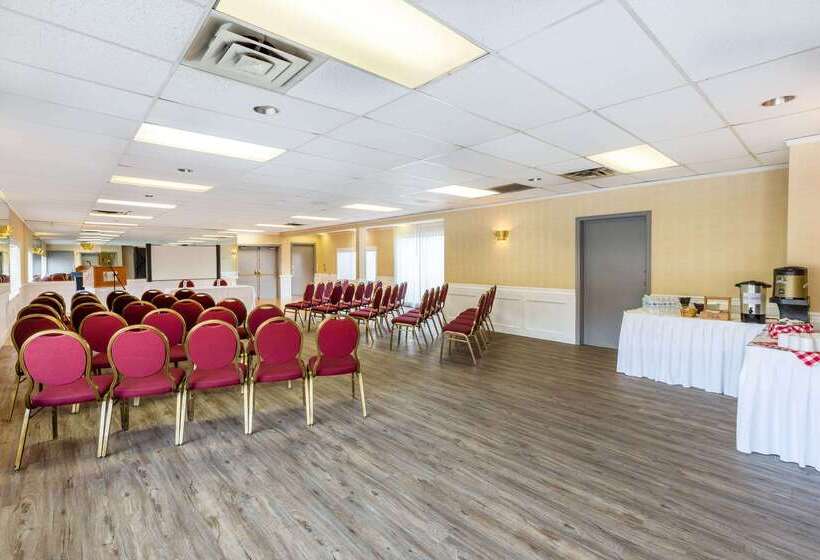 호텔 Ramada By Wyndham Coquitlam