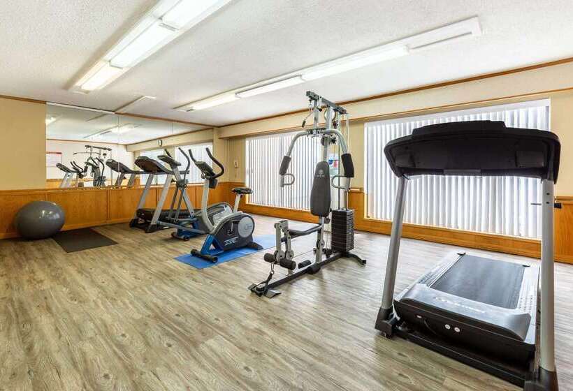 호텔 Ramada By Wyndham Coquitlam