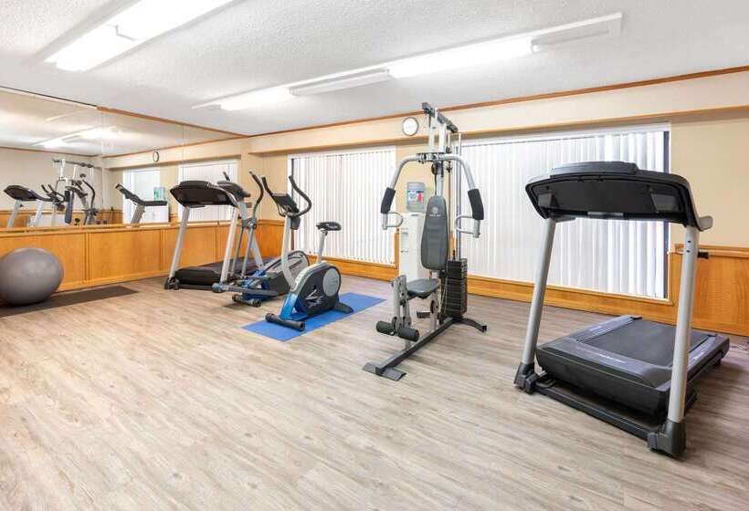 호텔 Ramada By Wyndham Coquitlam