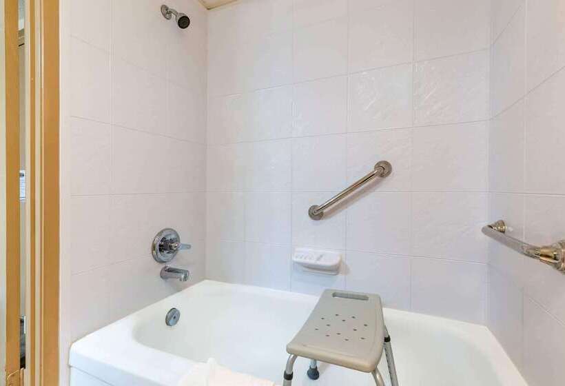 호텔 Ramada By Wyndham Coquitlam