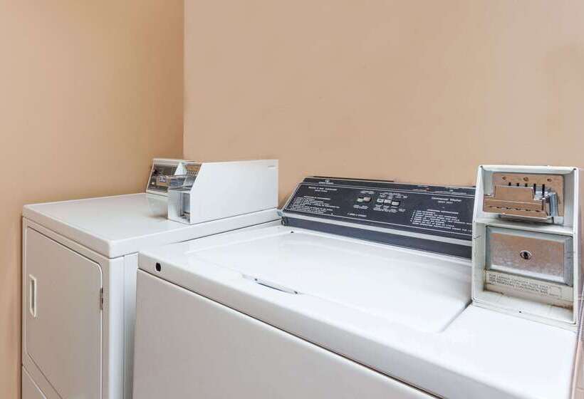 호텔 Ramada By Wyndham Coquitlam