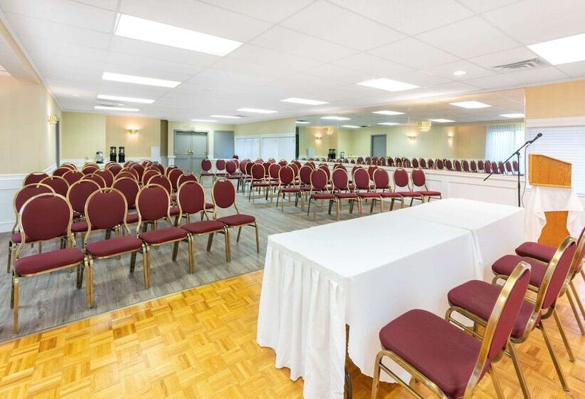 호텔 Ramada By Wyndham Coquitlam