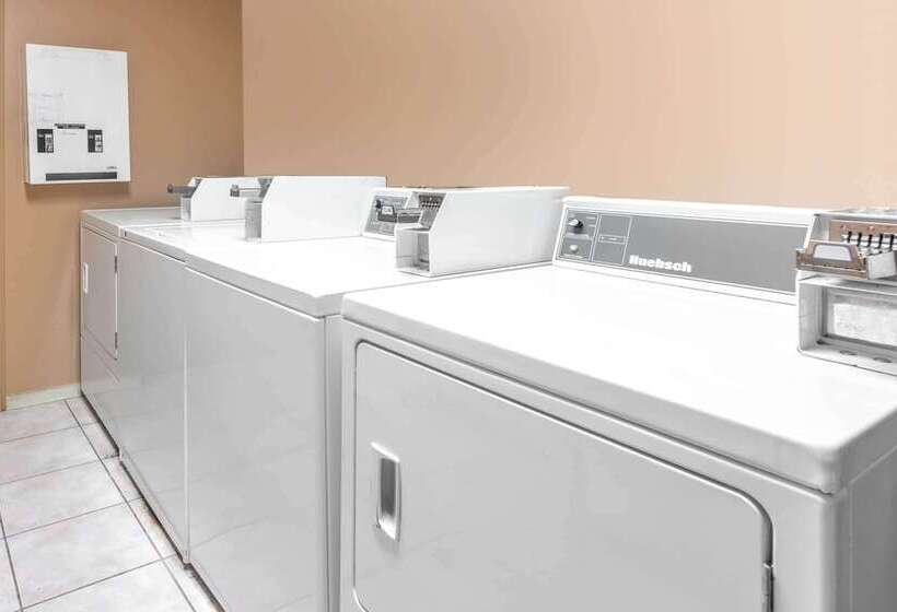 호텔 Ramada By Wyndham Coquitlam