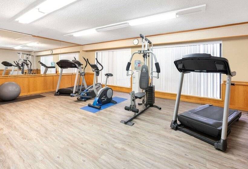 호텔 Ramada By Wyndham Coquitlam