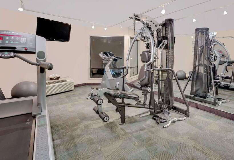 酒店 Ramada By Wyndham Kamloops