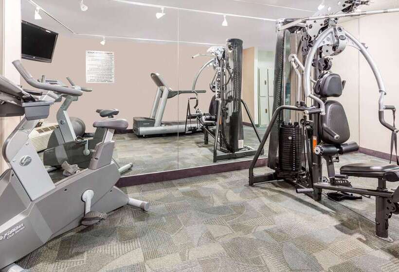 酒店 Ramada By Wyndham Kamloops