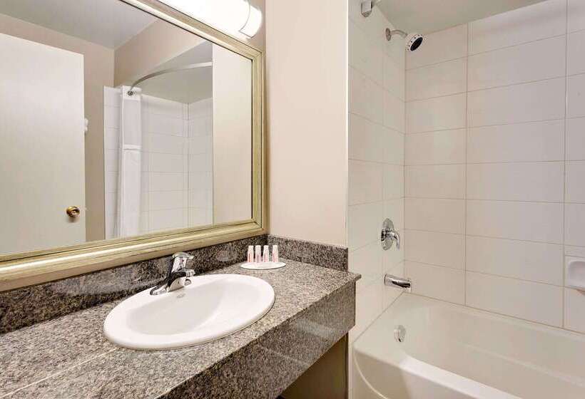 酒店 Ramada By Wyndham Kamloops