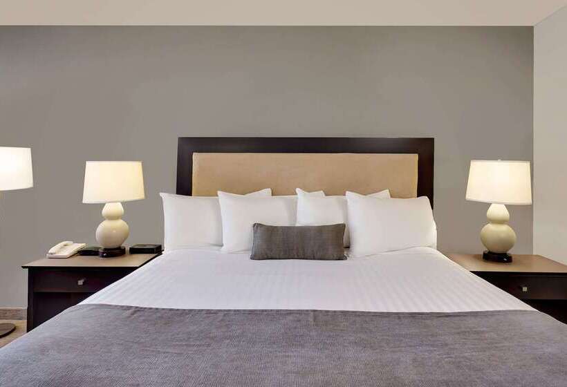 هتل Ramada By Wyndham Kamloops