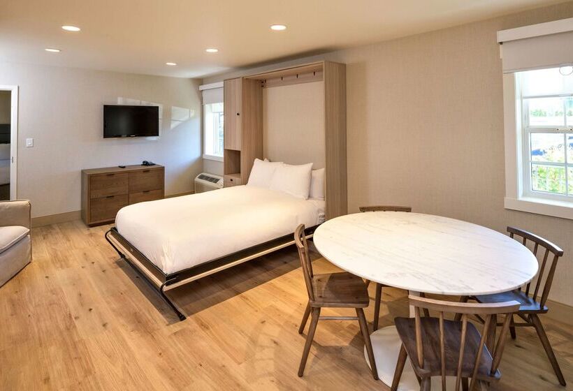 ホテル Balcomo, A Ramada By Wyndham