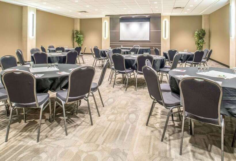 酒店 Ramada By Wyndham Saskatoon