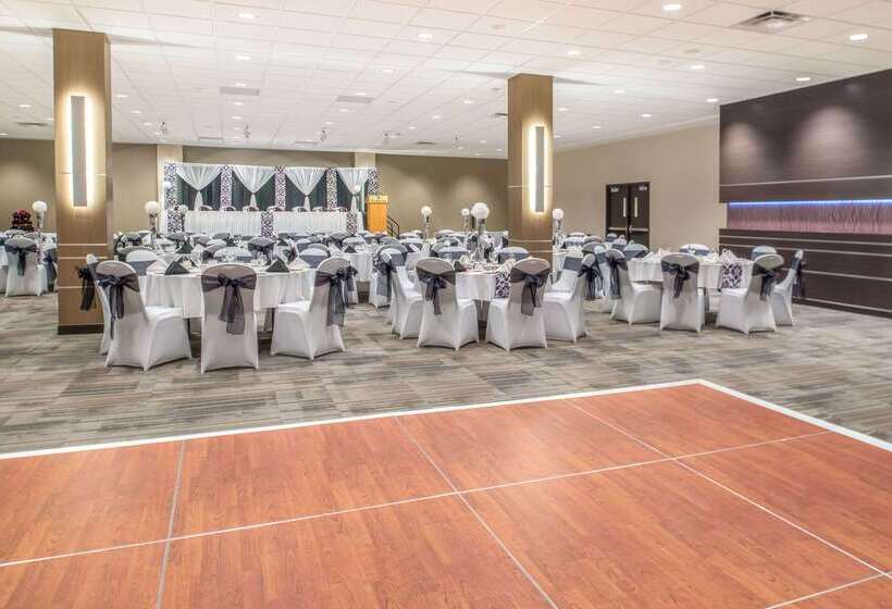 酒店 Ramada By Wyndham Saskatoon