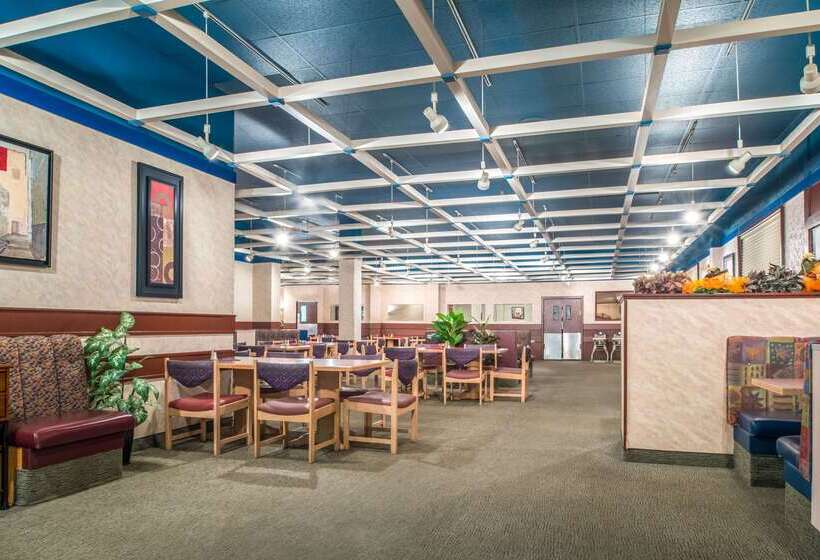 هتل Ramada By Wyndham Saskatoon