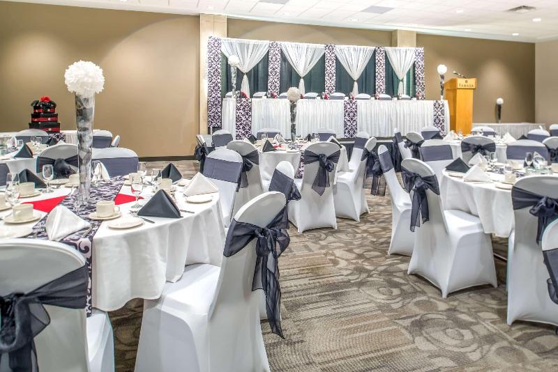 هتل Ramada By Wyndham Saskatoon