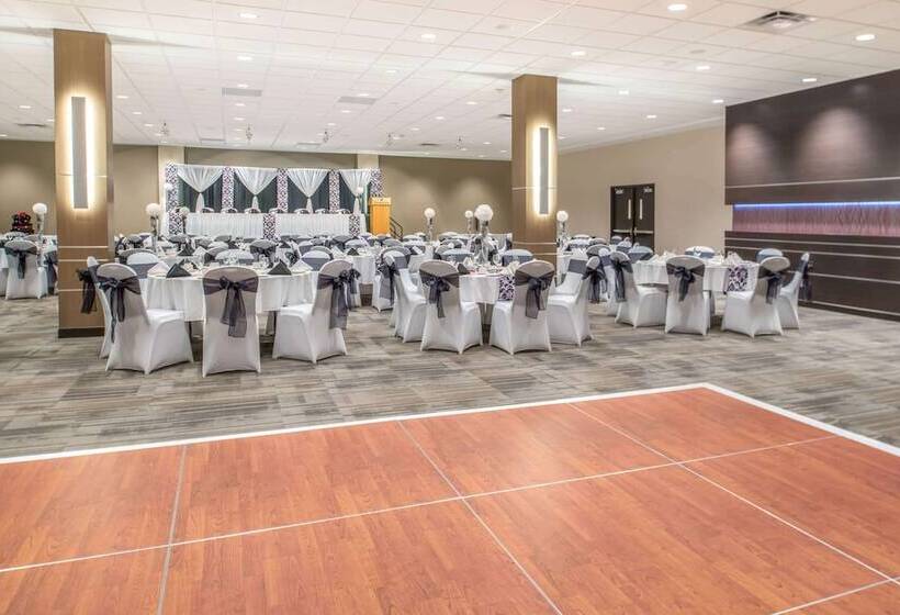 酒店 Ramada By Wyndham Saskatoon