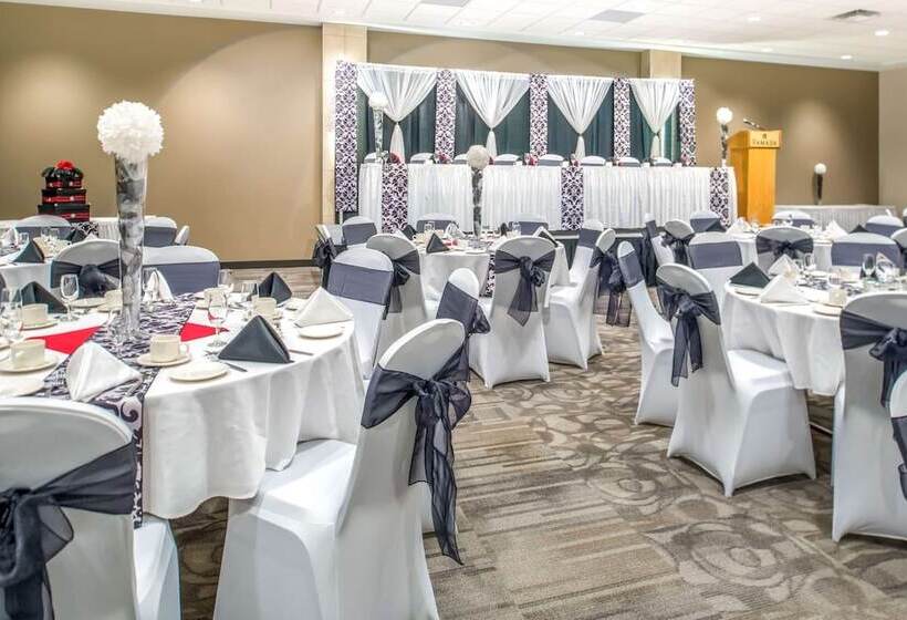 酒店 Ramada By Wyndham Saskatoon