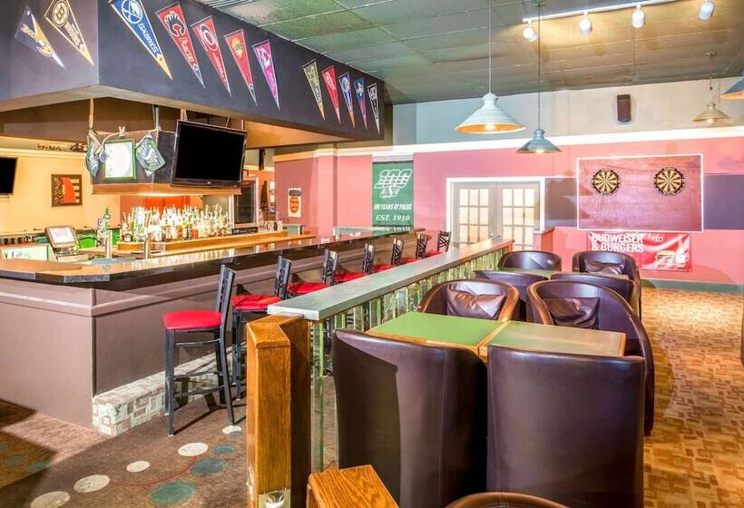 酒店 Ramada By Wyndham Saskatoon