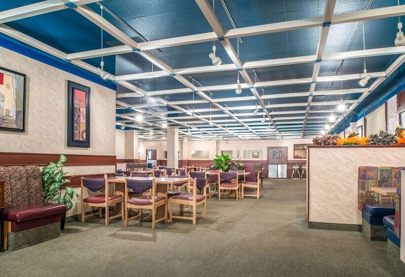 酒店 Ramada By Wyndham Saskatoon