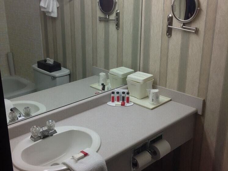 酒店 Ramada By Wyndham Saskatoon