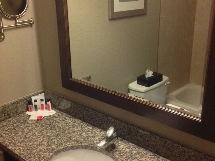 酒店 Ramada By Wyndham Saskatoon