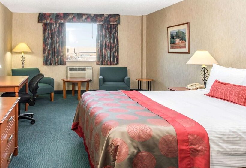 酒店 Ramada By Wyndham Saskatoon