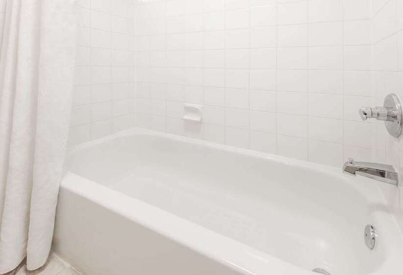 בית מלון כפרי Ramada By Wyndham Sherwood Park