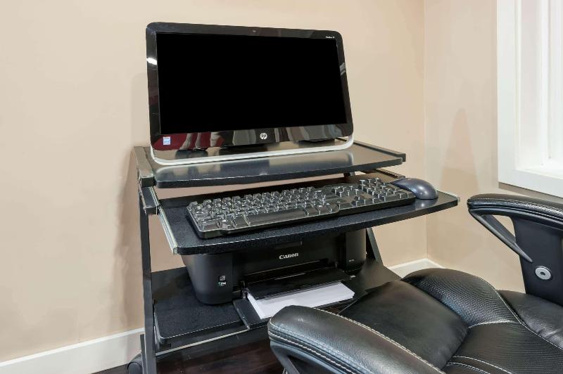 בית מלון כפרי Ramada By Wyndham Sherwood Park