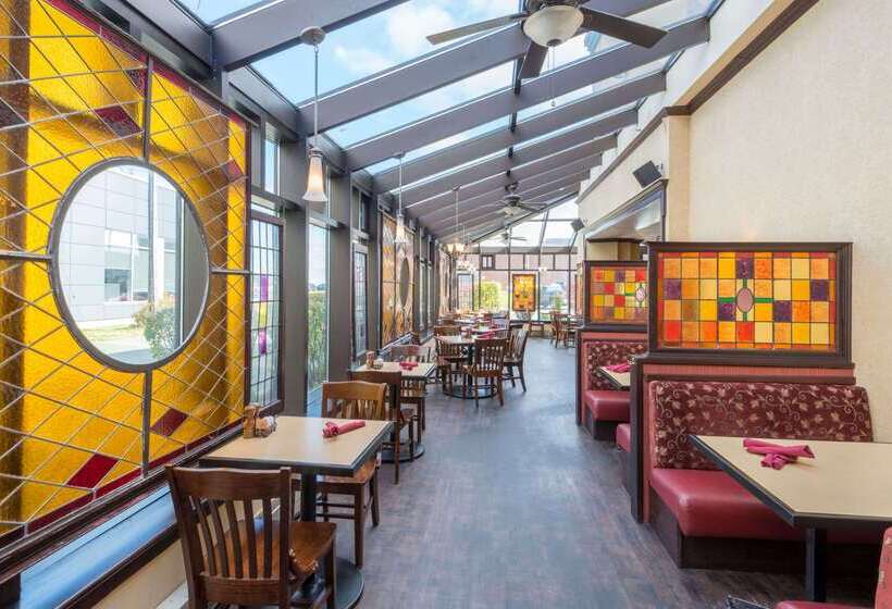 فندق Ramada By Wyndham St. John's