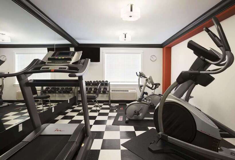 Отель Ramada By Wyndham Surrey/langley