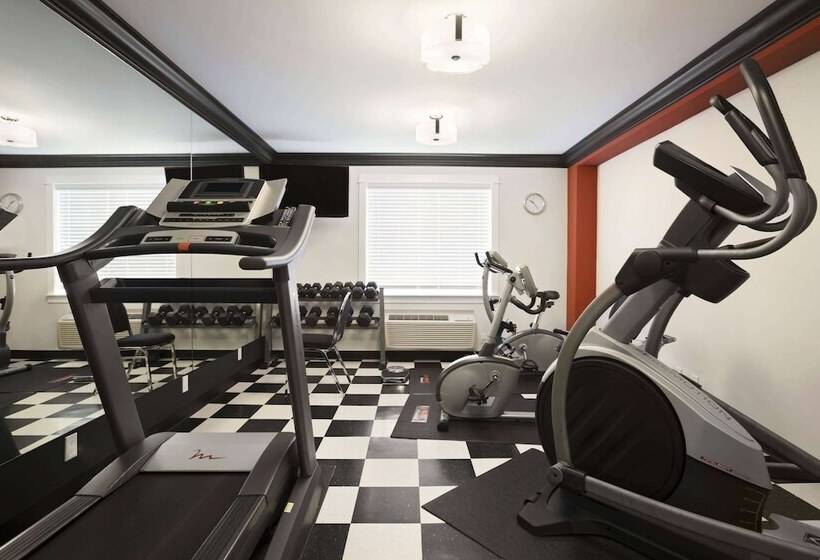 Отель Ramada By Wyndham Surrey/langley