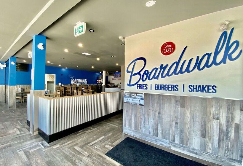 בית מלון כפרי Ramada By Wyndham Whitecourt