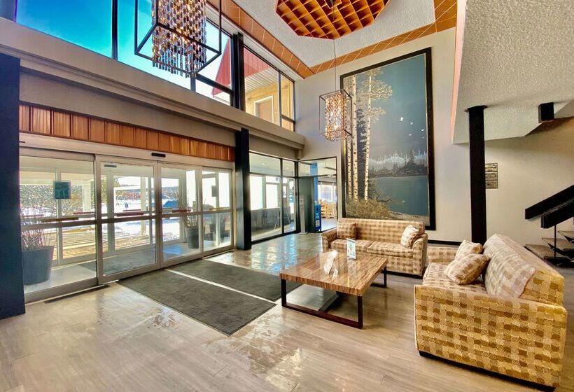 فندق Ramada By Wyndham Whitecourt