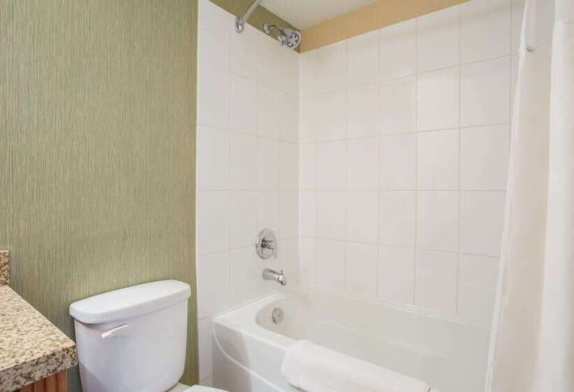 בית מלון כפרי Ramada By Wyndham Williams Lake