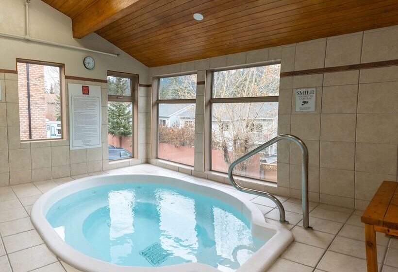 בית מלון כפרי Red Carpet Inn