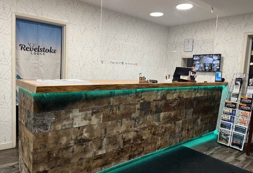 ホテル Revelstoke Lodge