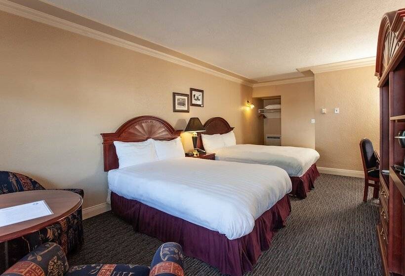 ホテル Revelstoke Lodge