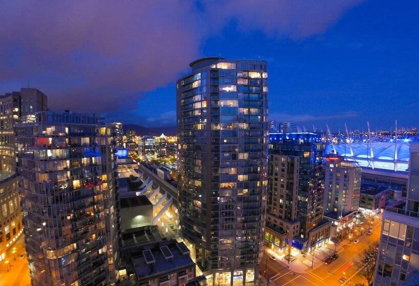 هتل Rosedale On Robson Suite