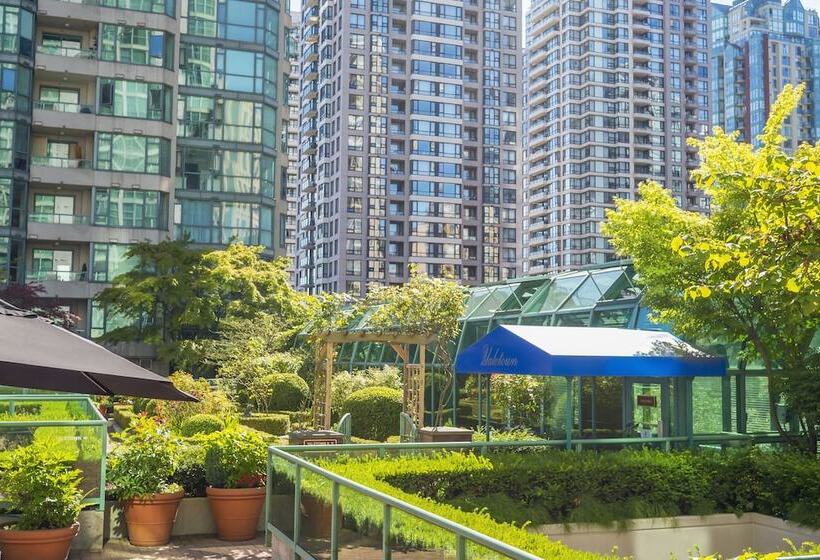 هتل Rosedale On Robson Suite