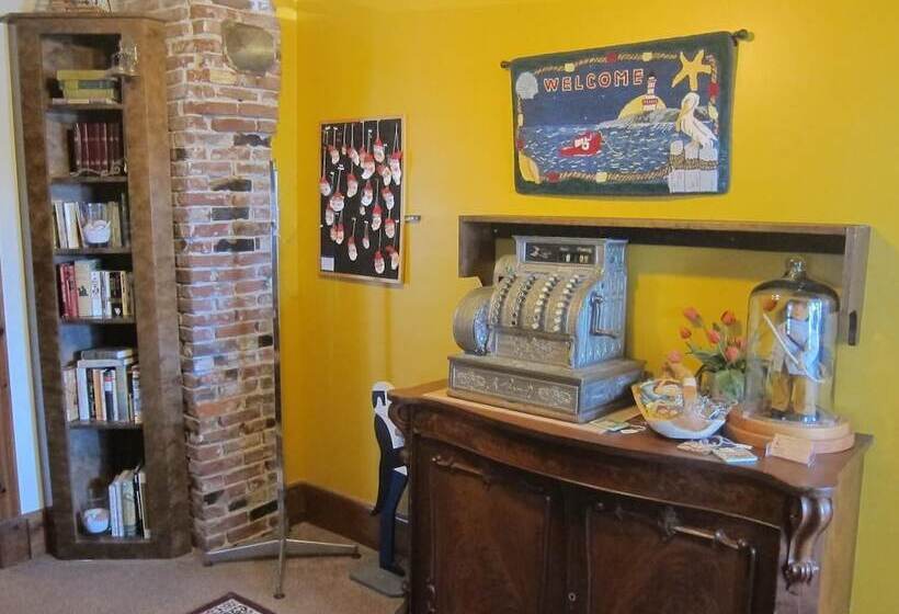 فندق Salmon River Country Inn