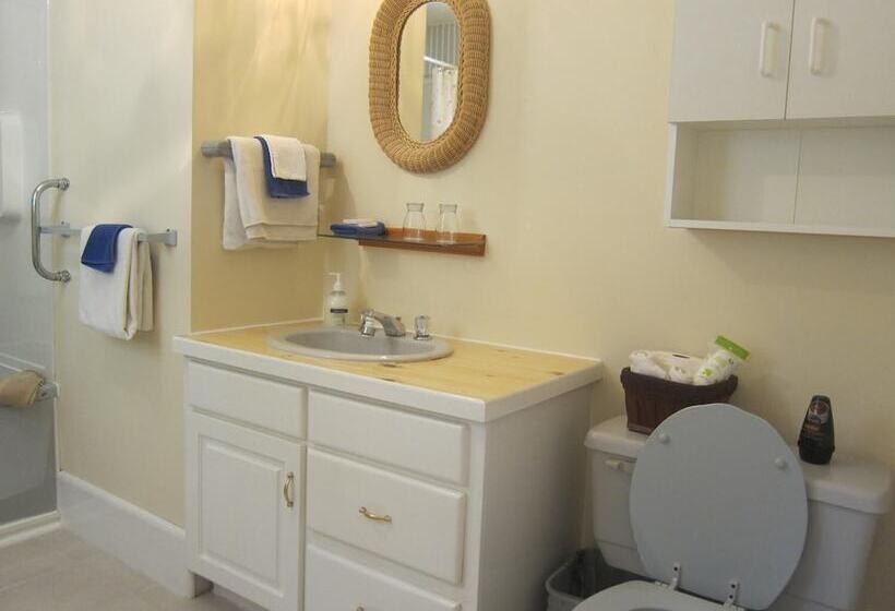 فندق Salmon River Country Inn