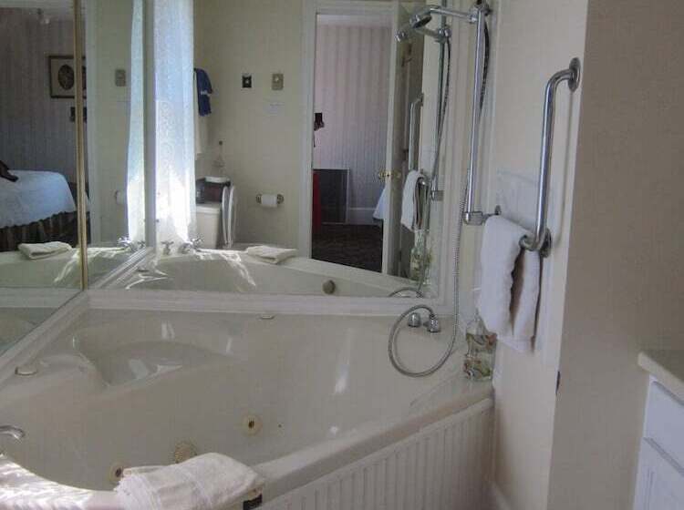 فندق Salmon River Country Inn