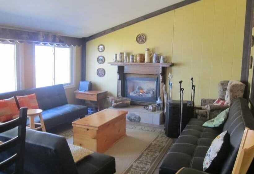 فندق Salmon River Country Inn