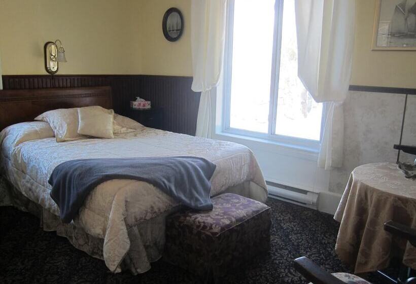 فندق Salmon River Country Inn