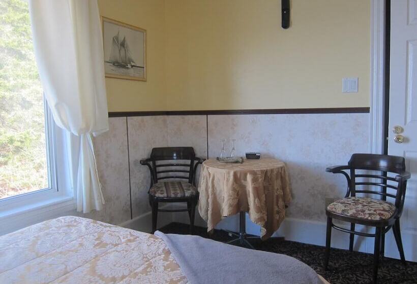 فندق Salmon River Country Inn