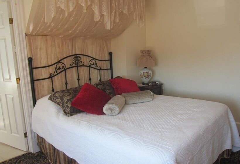 فندق Salmon River Country Inn