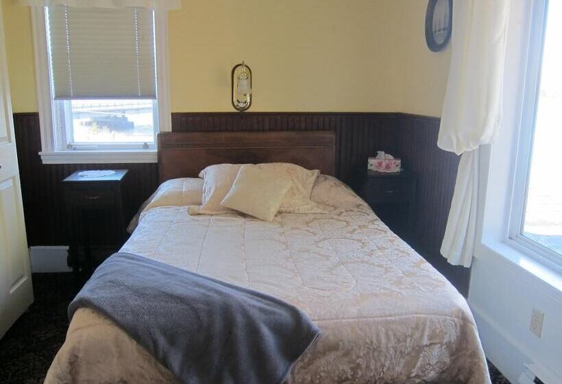 فندق Salmon River Country Inn