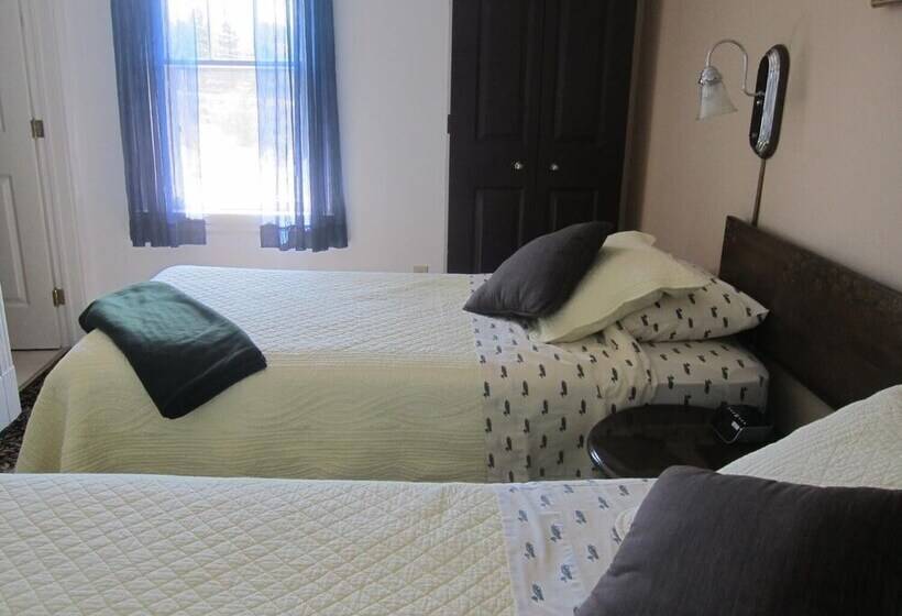 בית מלון כפרי Salmon River Country Inn