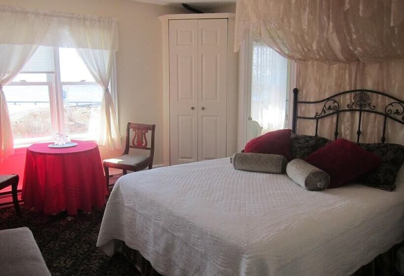 فندق Salmon River Country Inn