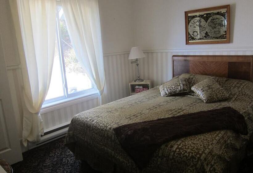 فندق Salmon River Country Inn