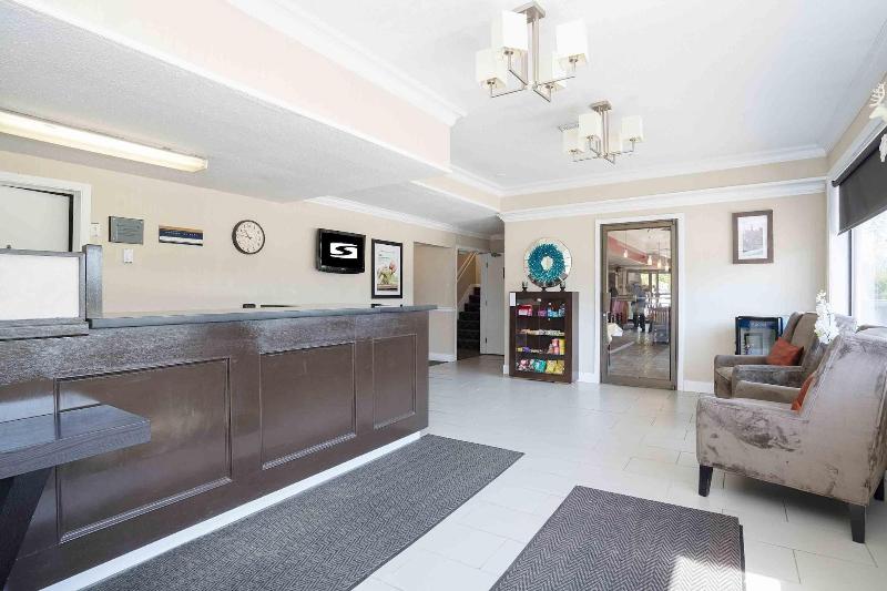 فندق Sandman Inn Blue River