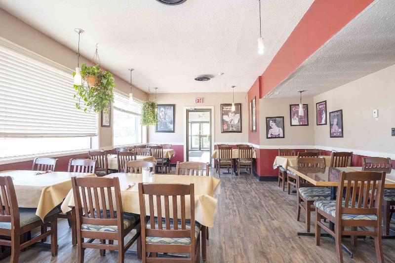 فندق Sandman Inn Blue River